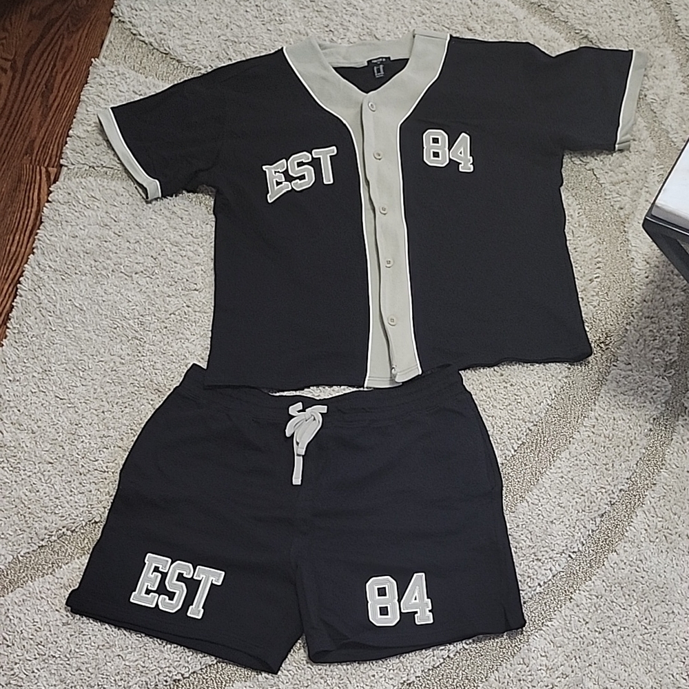 Forever 21 Men's Black and Cream Jersey Set.